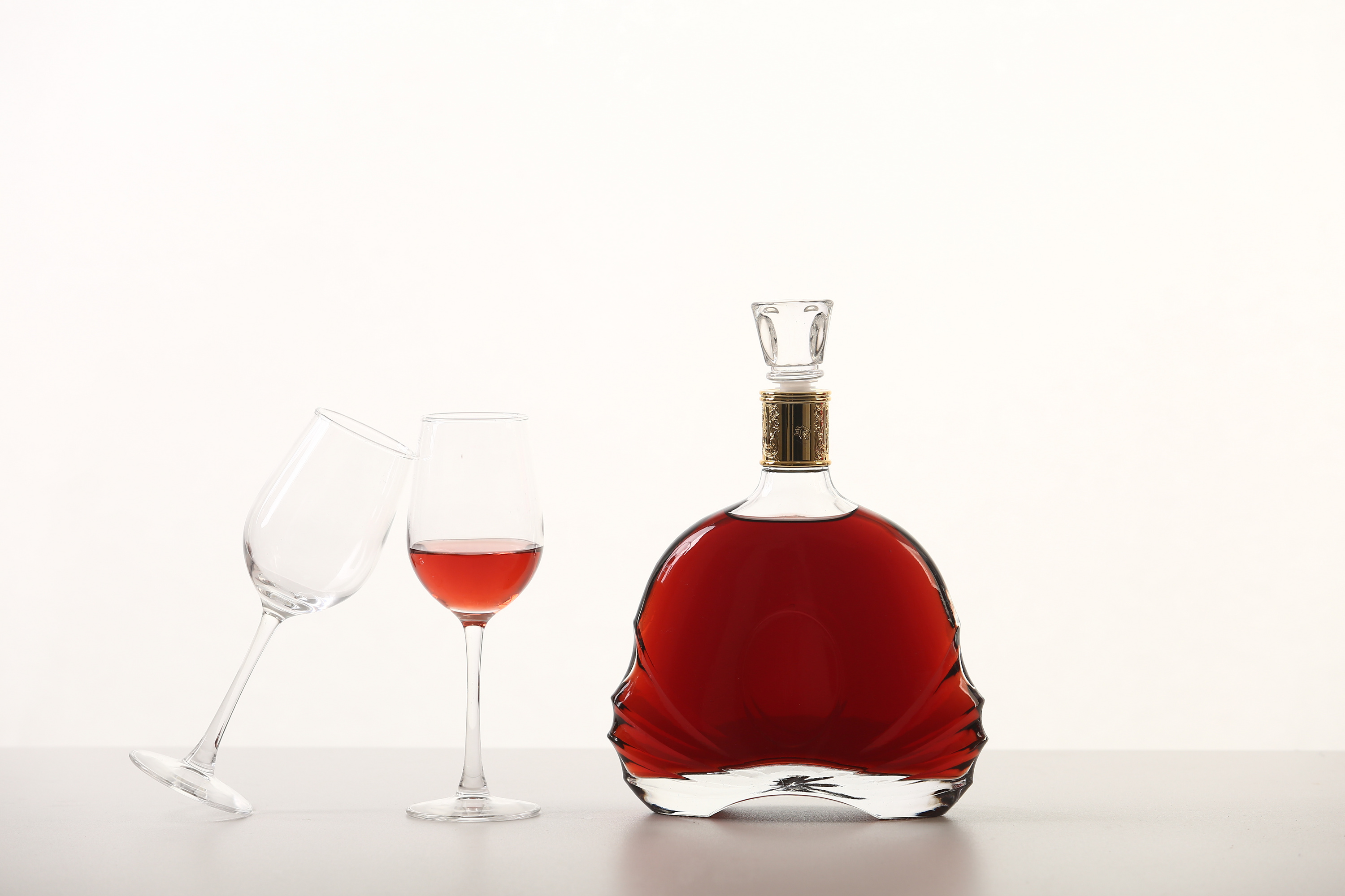 Custom liquor glass bottle with T cork lid 500ml 375ml for Vodka Whiskey bottles