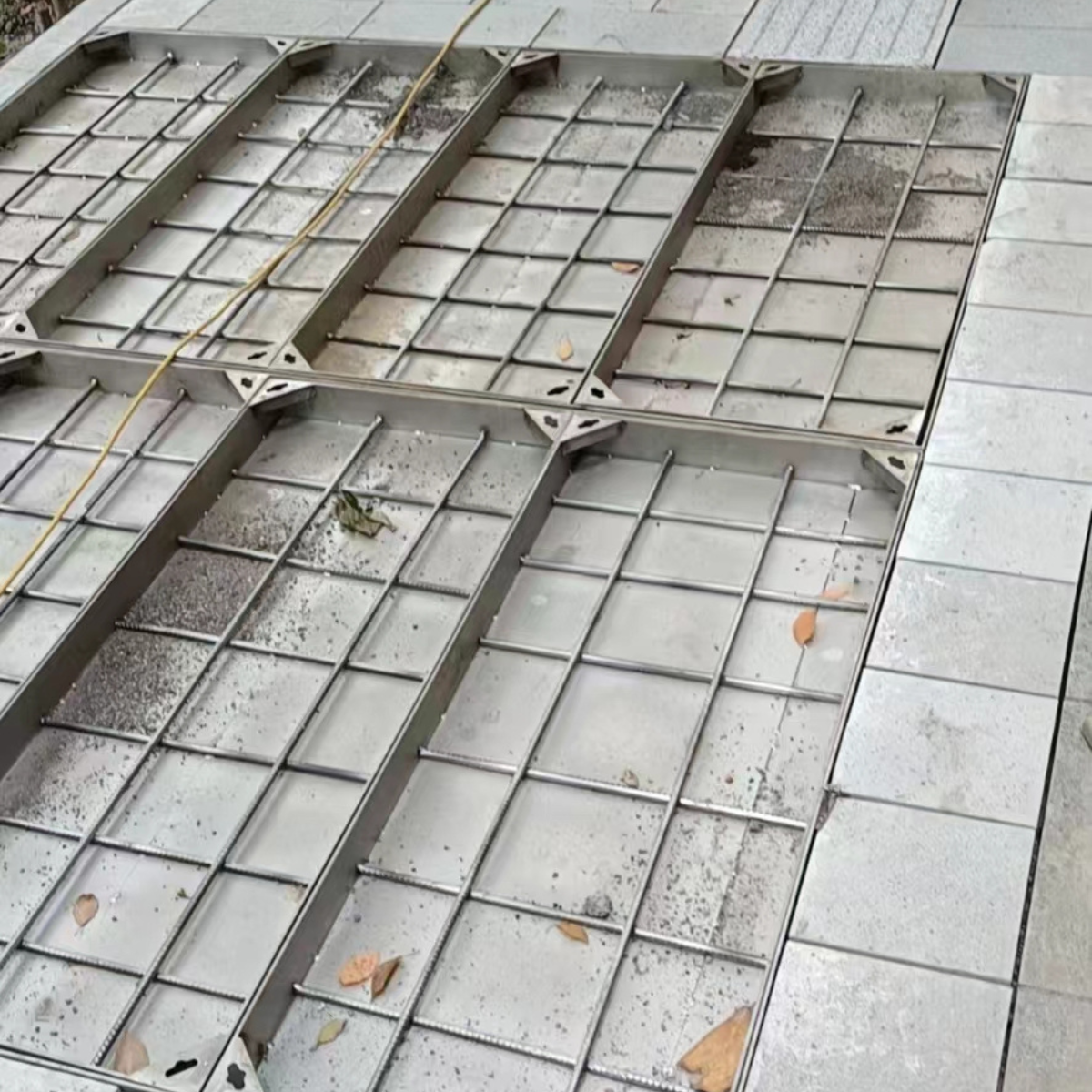 Stainless steel square manhole cover Decorate the round rain cover Manhole cover Custom machining Rain grating Collecting well