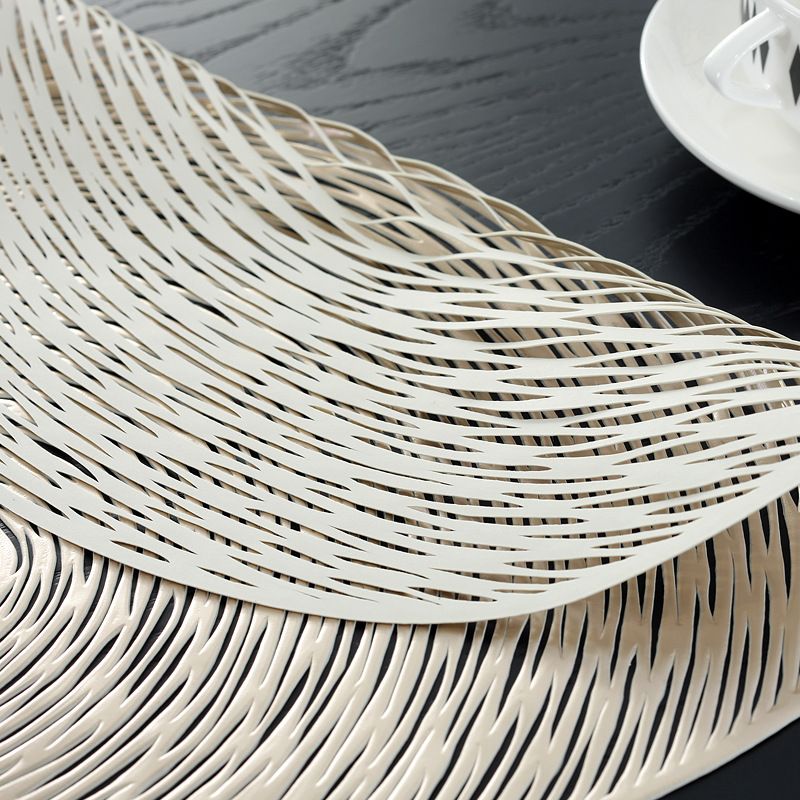 Free Sample OEM&ODM PVC 2024 new design woven wedding placemats round for dining table luxury