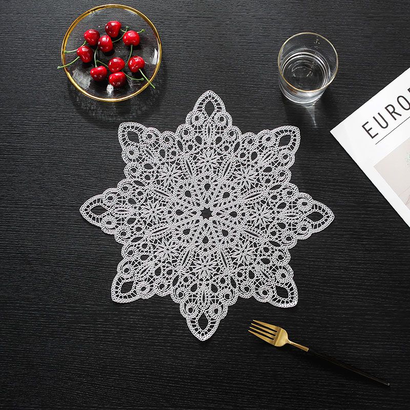 Creative Design Flower Shaped Vinyl Placemats for Dinner Table