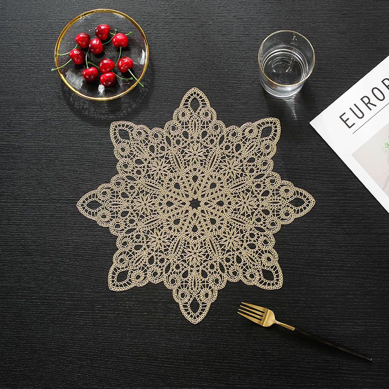 Creative Design Flower Shaped Vinyl Placemats for Dinner Table