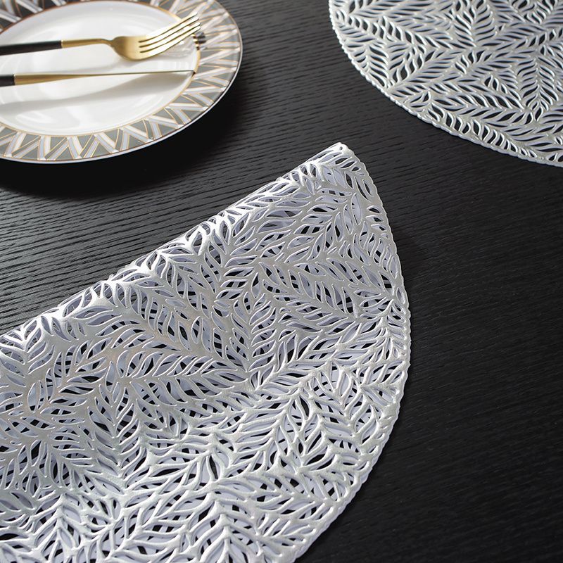 Wholesale Nordic Silver Bamboo Leaf Round Pvc Hollow Placemat Gold Non-Skid Washable Table Mats