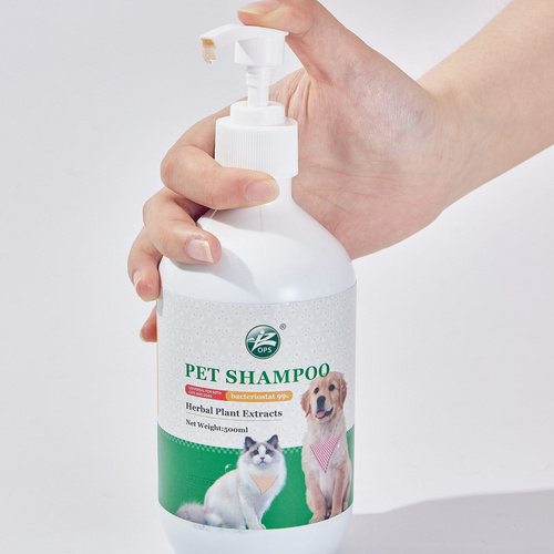 Dogs and Cats' Daily Grooming Shampoo