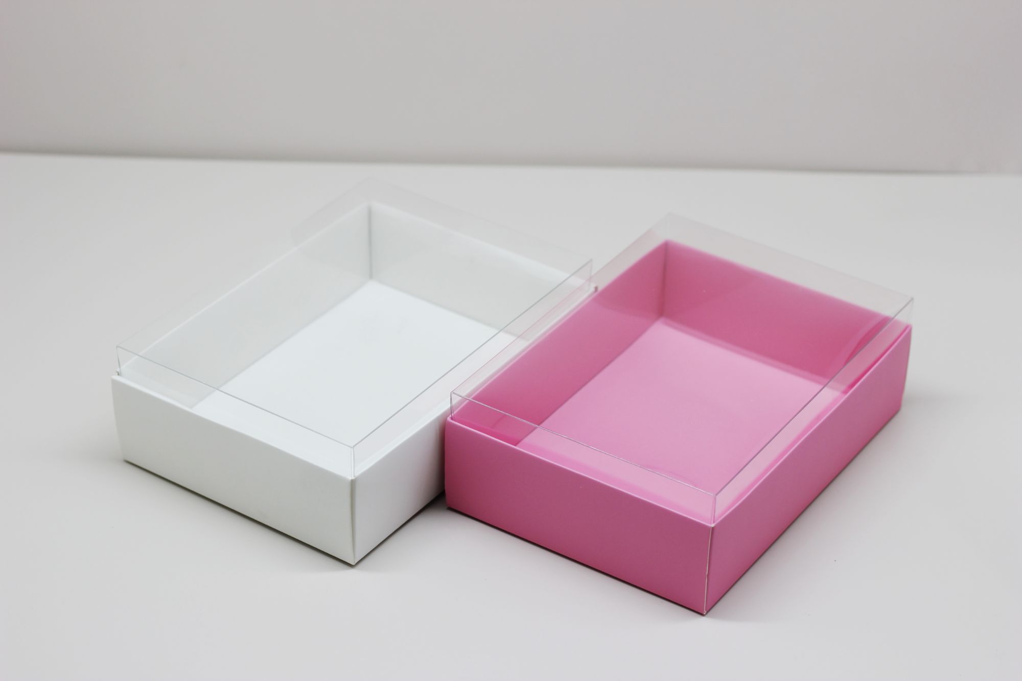 Free Sample Macaron Pastry Sweet Gift Box Paper Box for cookies with clear Lid in color Pink