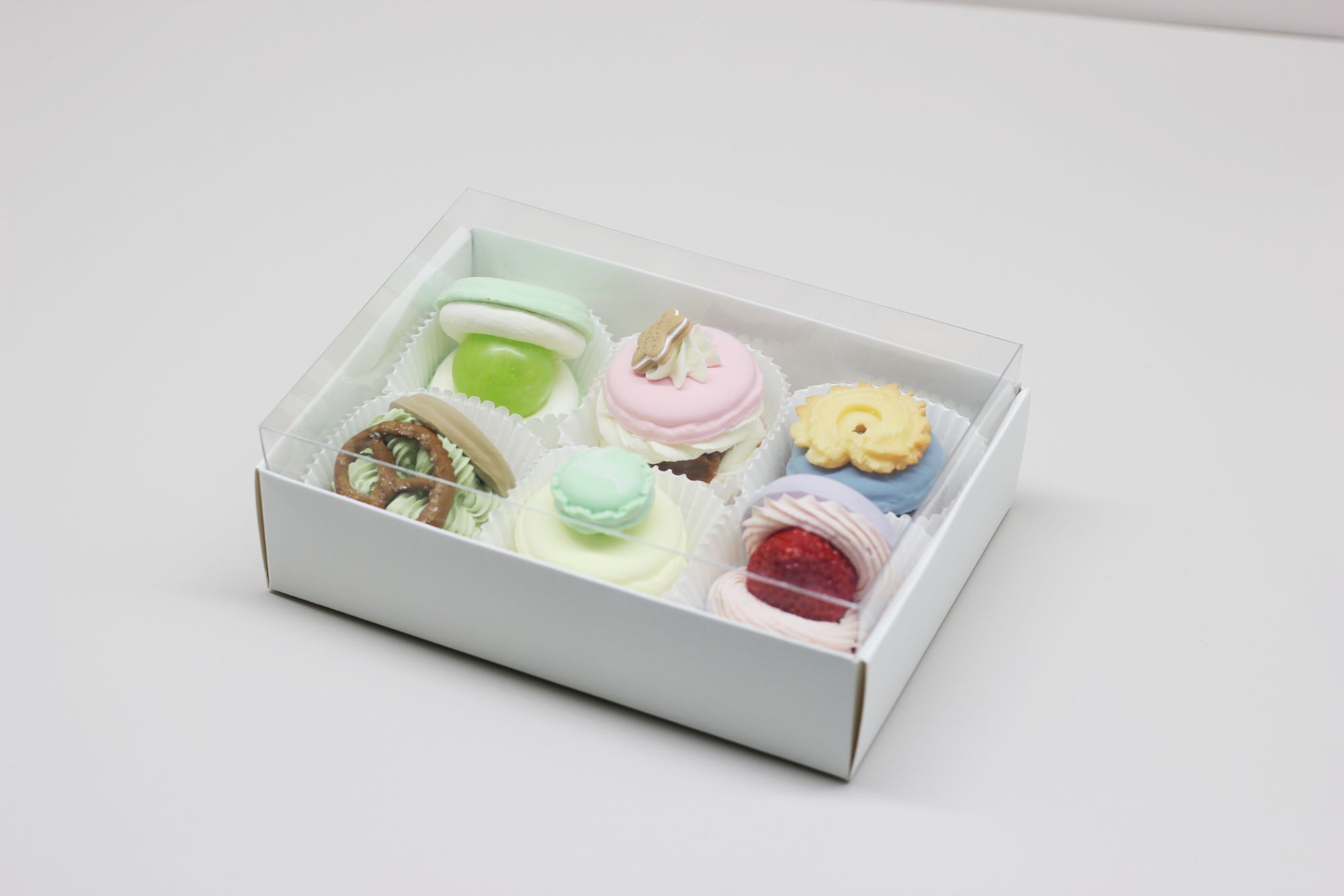 Macaron Pastry Sweet Gift Box Paper Box for cookies with clear Lid in color White