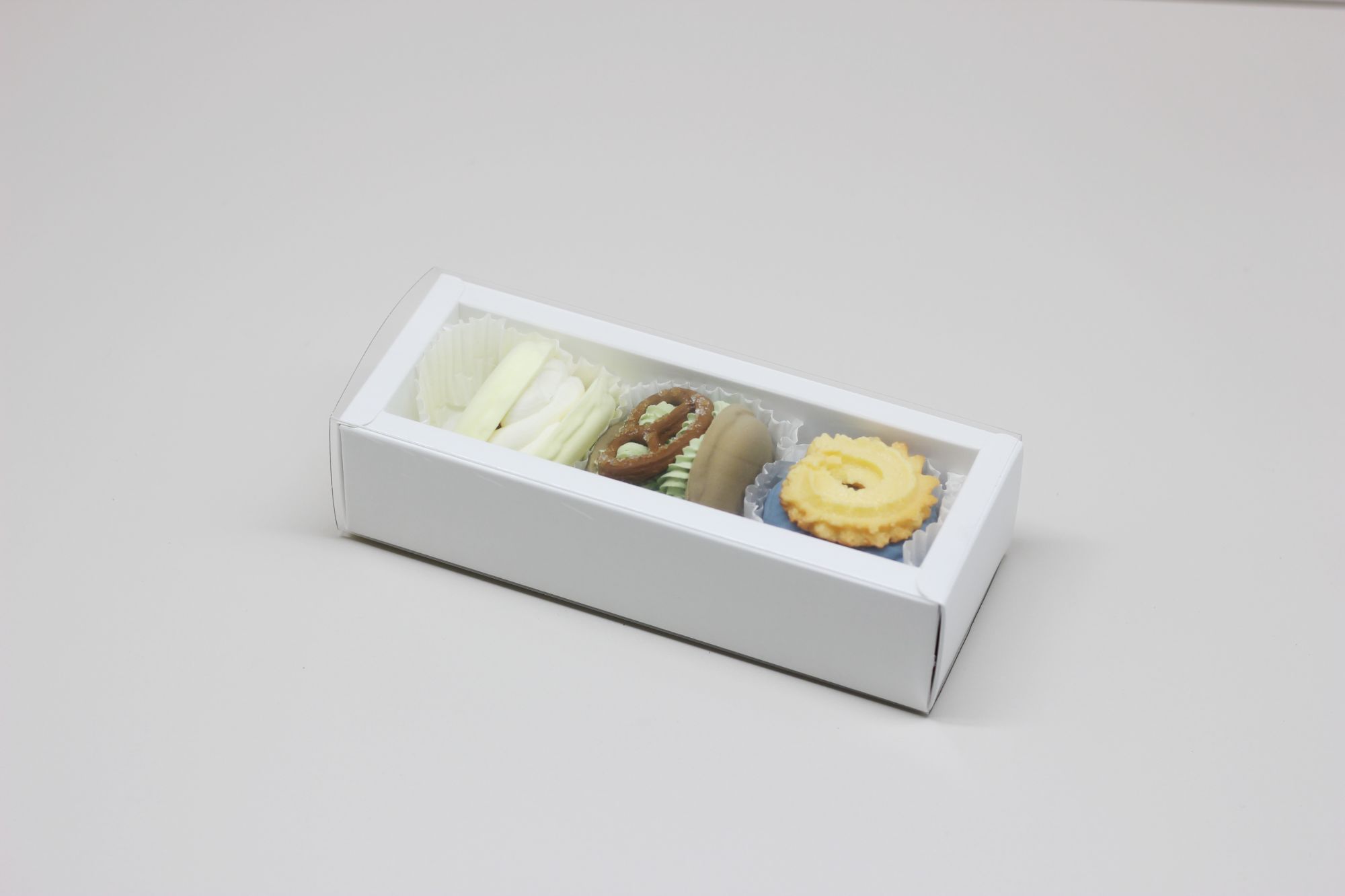 Macaron Box Sweet Gift Box Paper Box with clear Lid in color White