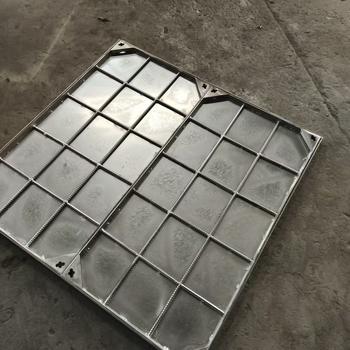 Stainless steel invisible manhole cover Square sewer round manhole cover