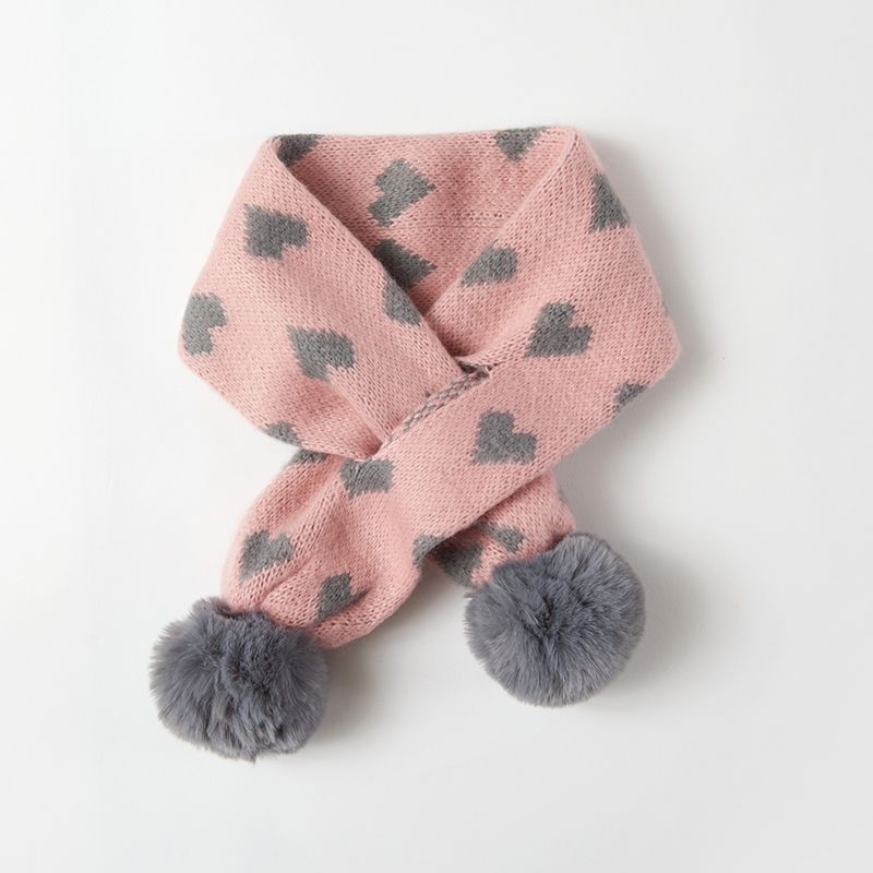 Children's scarves in autumn and winter are cute and warm. Boys and girls love scarves.