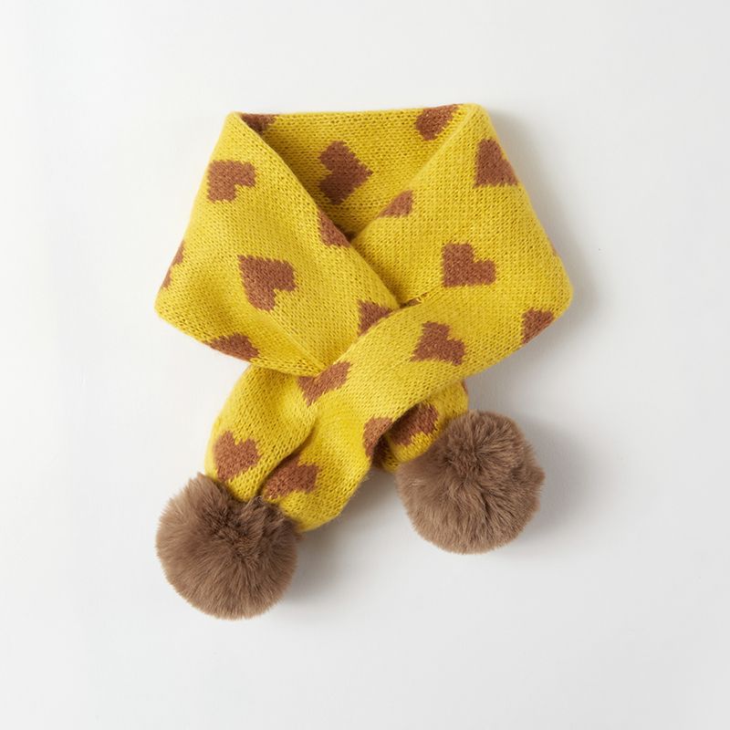 Children's scarves in autumn and winter are cute and warm. Boys and girls love scarves.