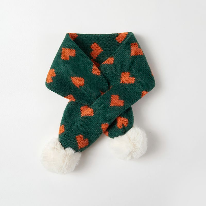 Children's scarves in autumn and winter are cute and warm. Boys and girls love scarves.