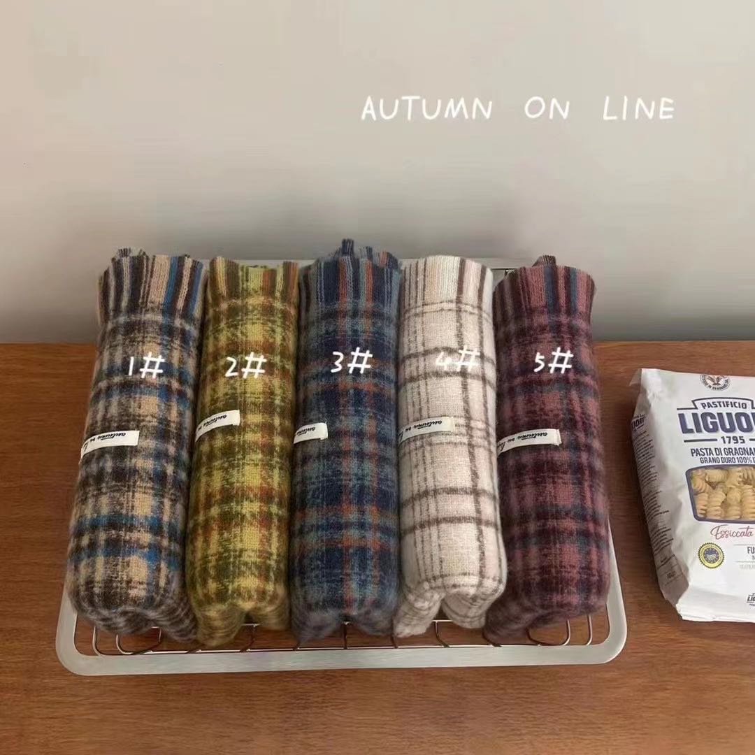 New retro small plaid lunch shawl autumn and winter warm Japanese and Korean short beard matching color scarf