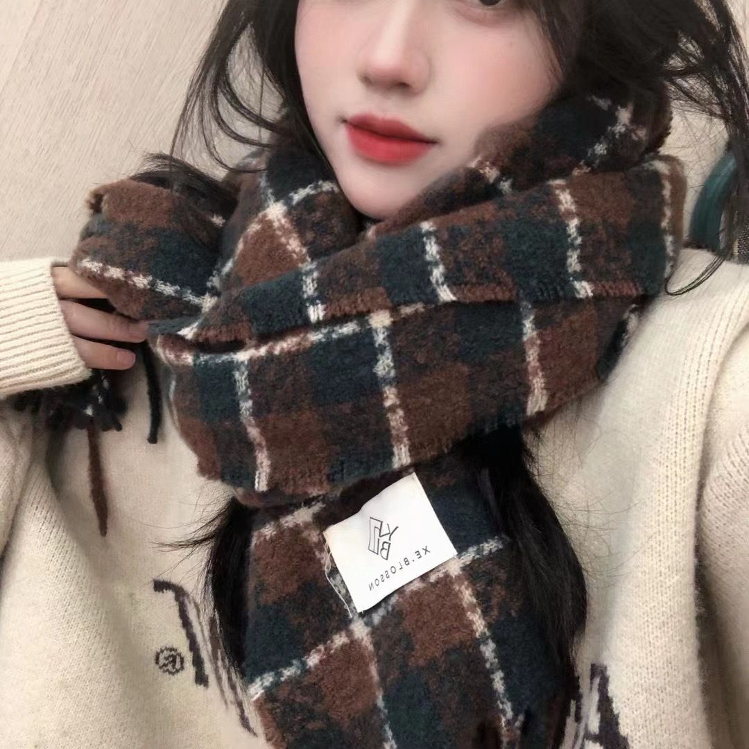 27/5000 Autumn and winter women's scarf Japan and South Korea sweet warm scarf for men and women imitation cashmere coarse bear