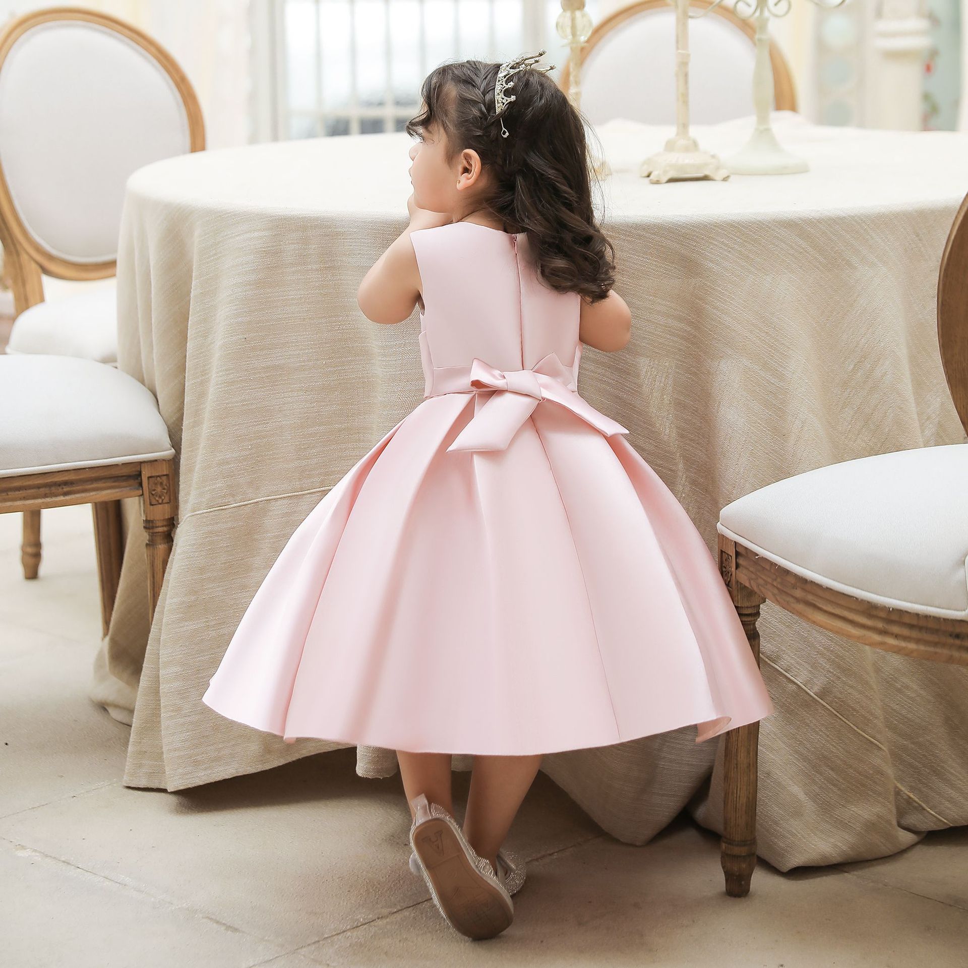 Elegant Princess Dress with Puffy Sleeves and Large Bowknot Perfect for Weddings, Performances, and Fashion Shows for Kids