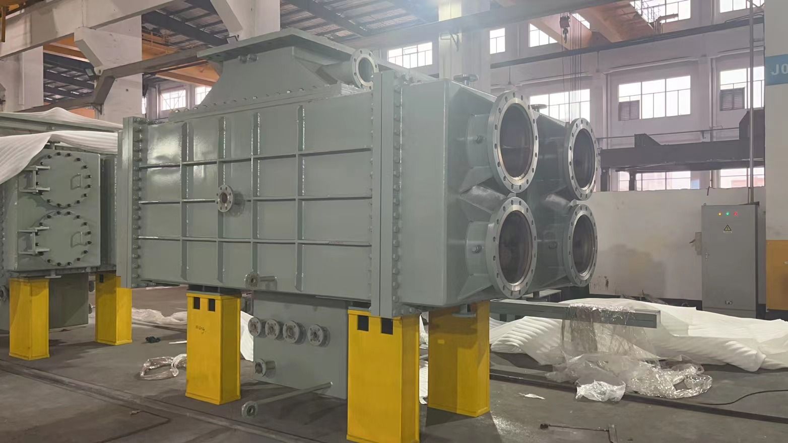 The condenser for steam turbine exhaust steam condensation, square shape