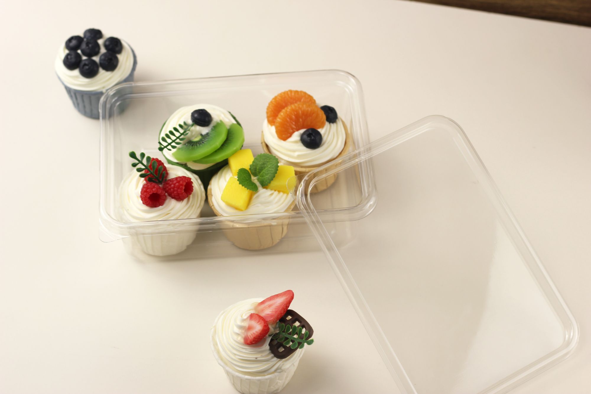 Free Sample Food Grad Plastic Bakery Goods Take out To Go Food Container Bakery Box