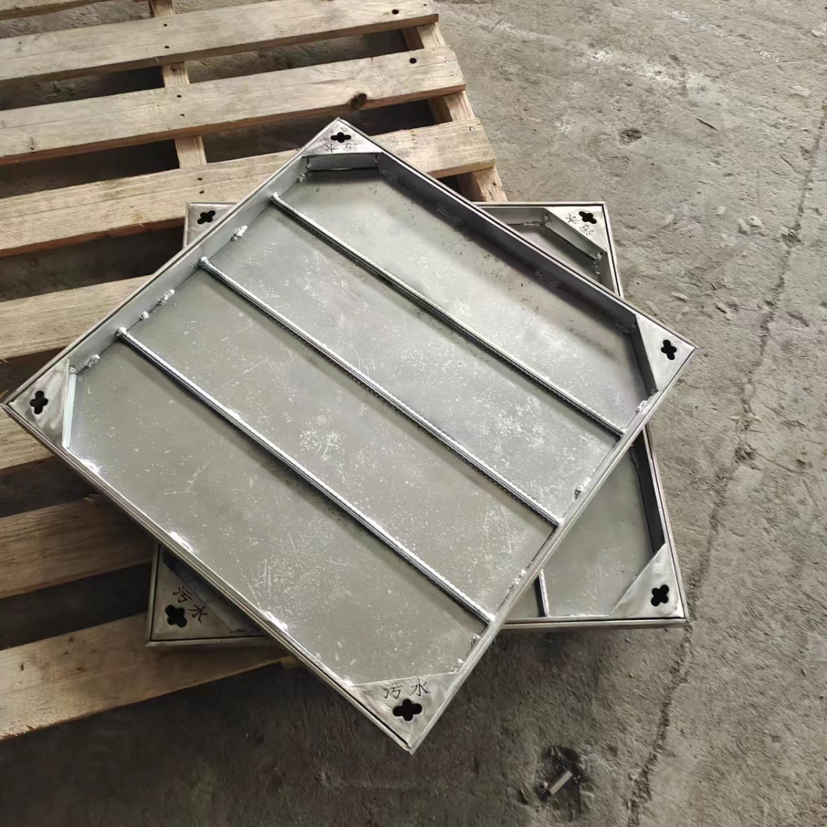 Stainless steel invisible manhole cover Square sewage manhole cover Sewer cellar manhole cover