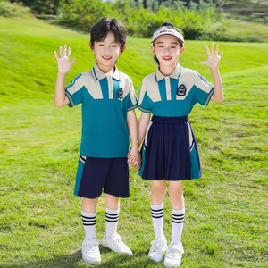 Primary school students in summer pure cotton stripes matching and customized badge school uniform short sleeves fresh