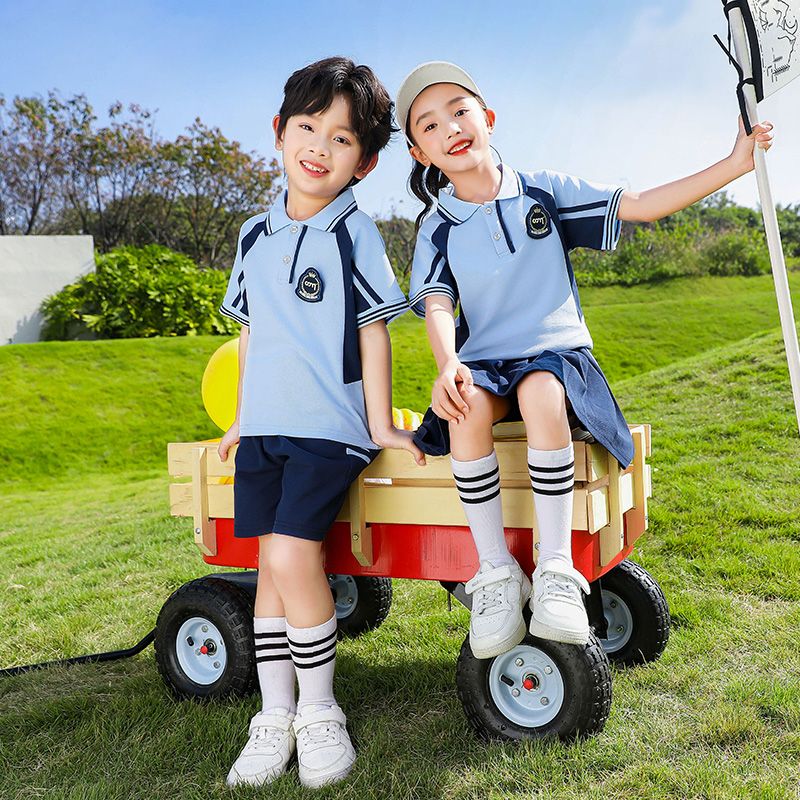 Primary school students in summer pure cotton stripes matching badge school uniforms fresh