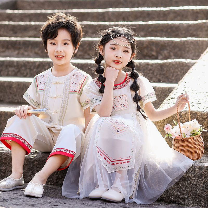 Children's ancient Hanfu Chinese -style national summer elementary school students performed in the fifth grade