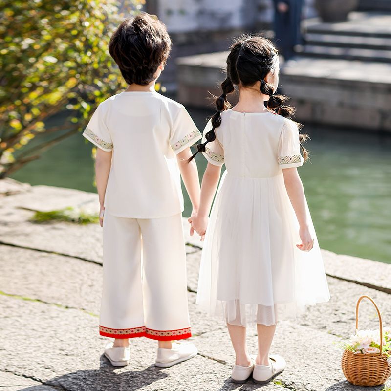 Children's ancient Hanfu Chinese -style national summer elementary school students performed in the fifth grade