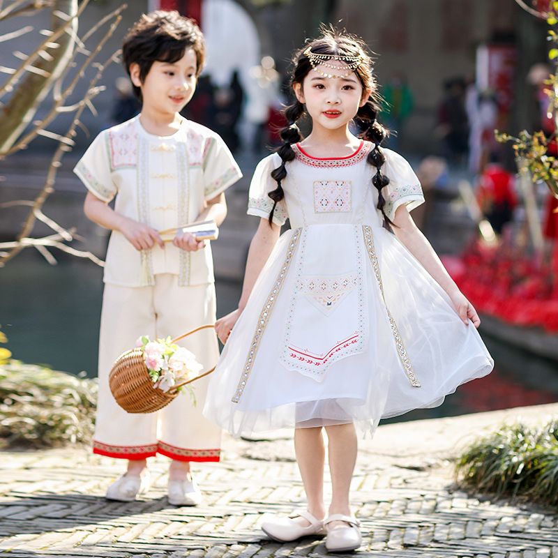 Children's ancient Hanfu Chinese -style national summer elementary school students performed in the fifth grade