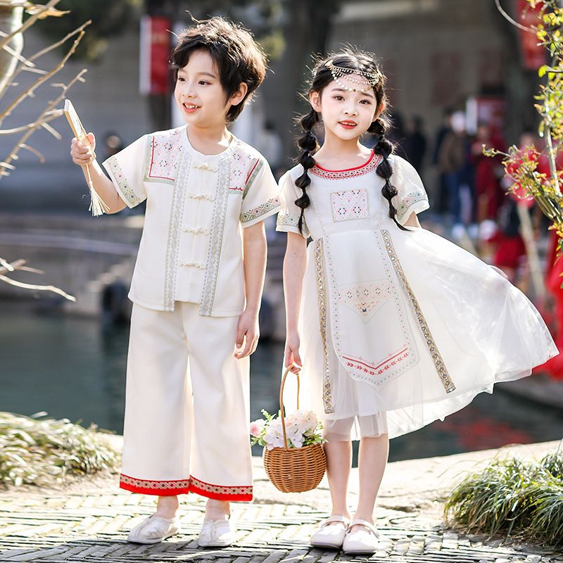 Children's ancient Hanfu Chinese -style national summer elementary school students performed in the fifth grade