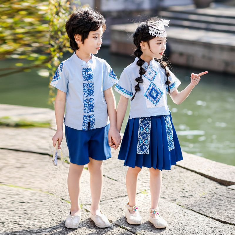 Children's ancient Hanfu Chinese -style national summer elementary school students performed in the fourth grade