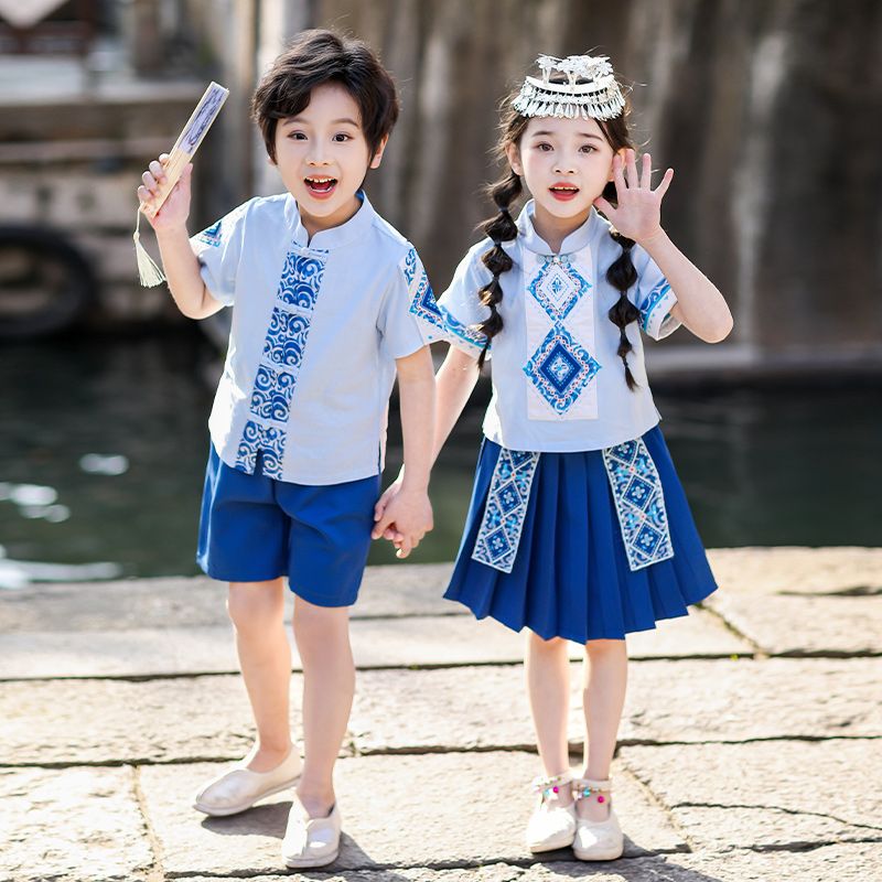 Children's ancient Hanfu Chinese -style national summer elementary school students performed in the fourth grade