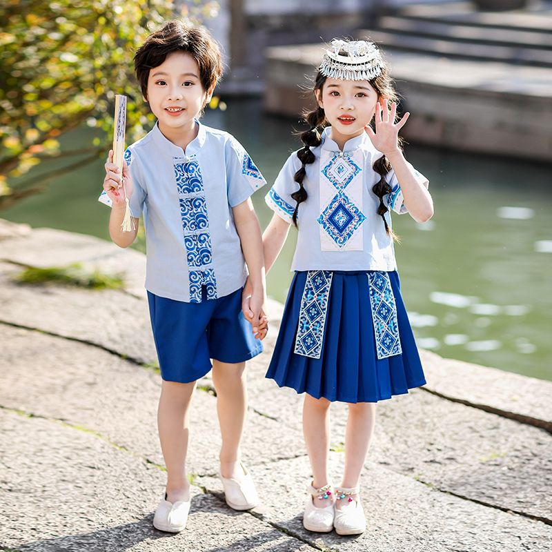 Children's ancient Hanfu Chinese -style national summer elementary school students performed in the fourth grade