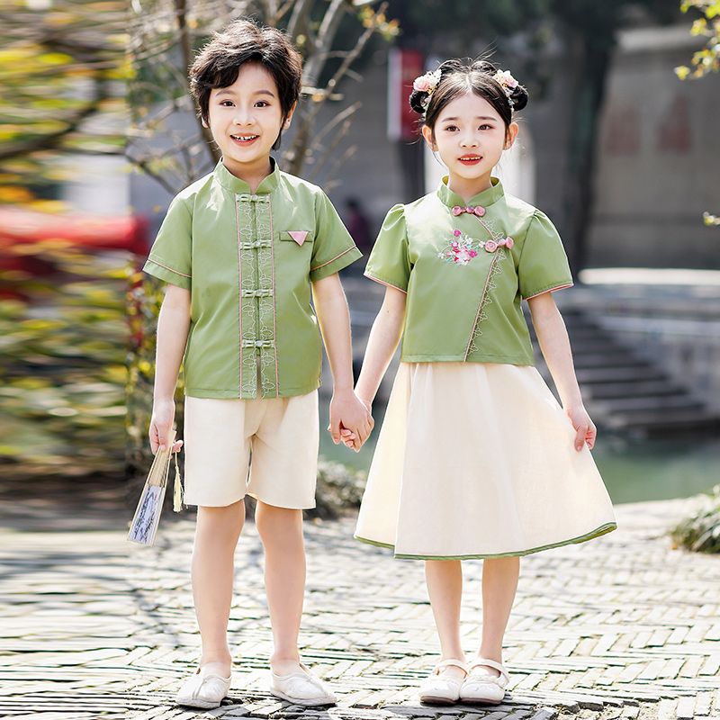 Children's ancient Hanfu Chinese -style national summer elementary school students performed in the second grade