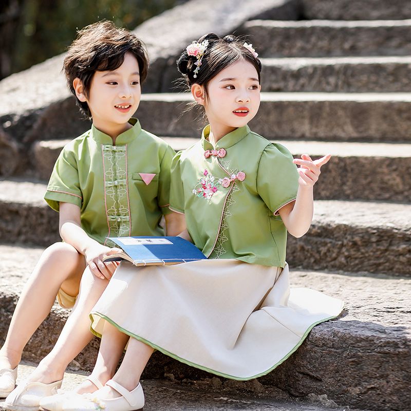 Children's ancient Hanfu Chinese -style national summer elementary school students performed in the second grade