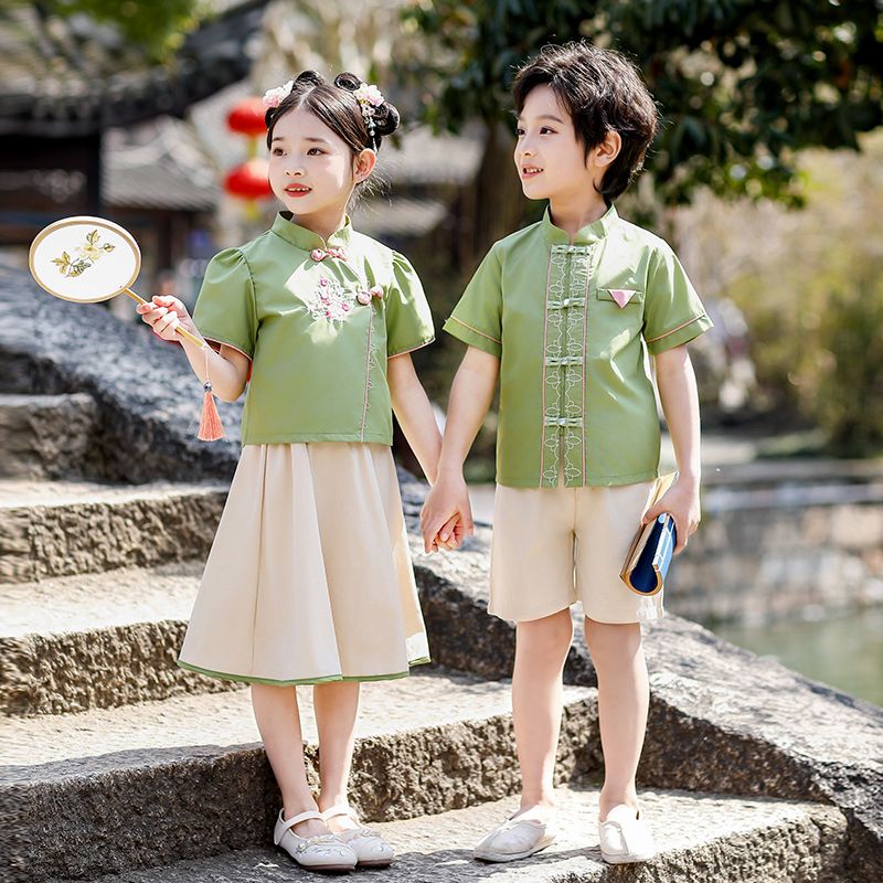 Children's ancient Hanfu Chinese -style national summer elementary school students performed in the second grade