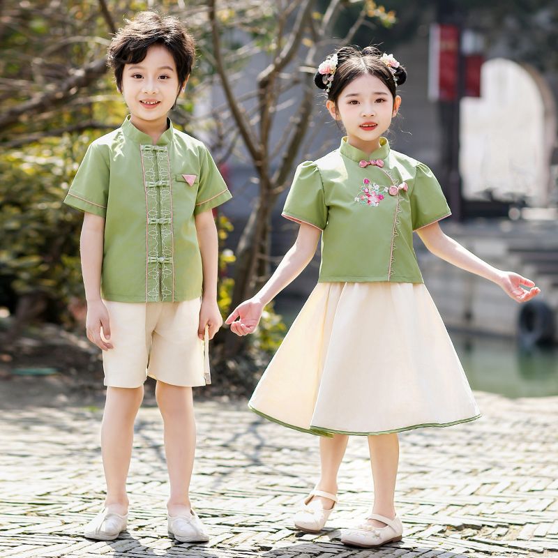 Children's ancient Hanfu Chinese -style national summer elementary school students performed in the second grade