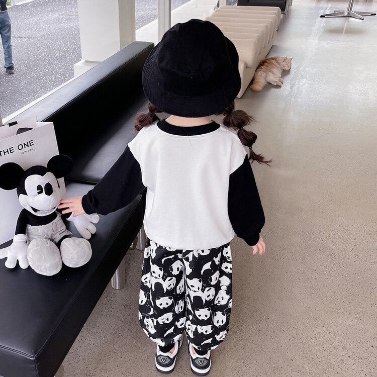 Girls' Panda Print Long Sleeve Top and Pants Set Cute and Cozy Black and White Outfit for Kids