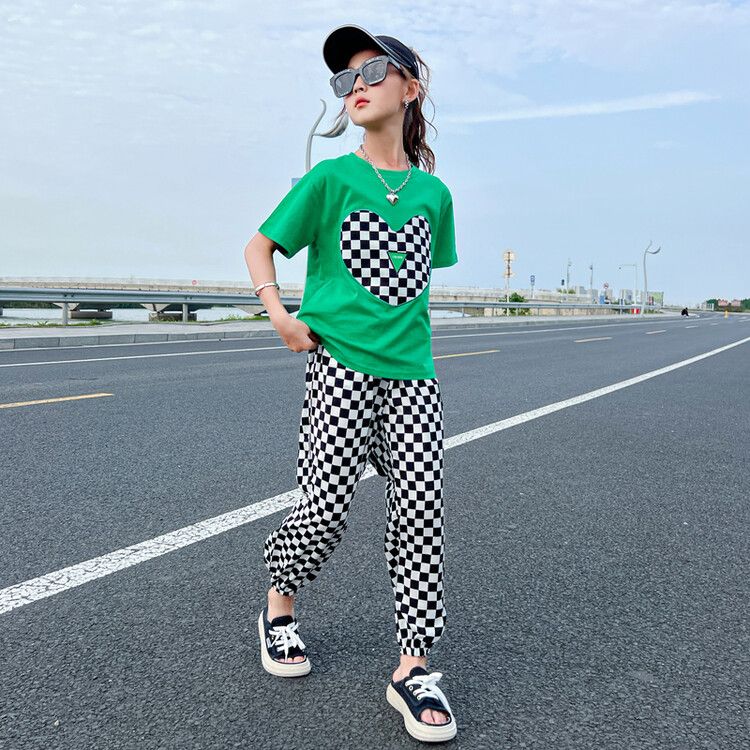 Girls' Fashion Outfit Set - Checkered Print Sport Pants and Heart Print T-Shirt, Comfortable and Trendy, Perfect for Casual Wear