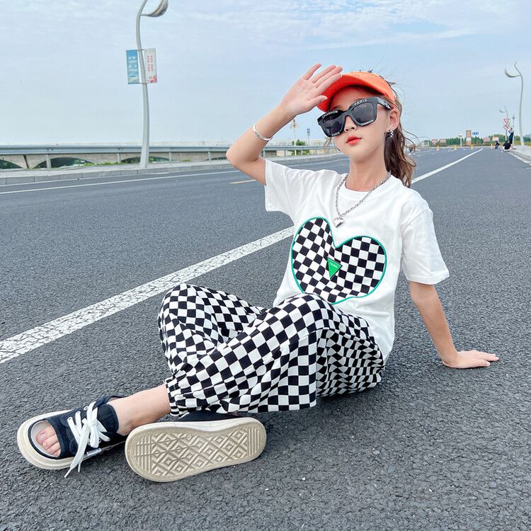 Girls' Fashion Outfit Set - Checkered Print Sport Pants and Heart Print T-Shirt, Comfortable and Trendy, Perfect for Casual Wear