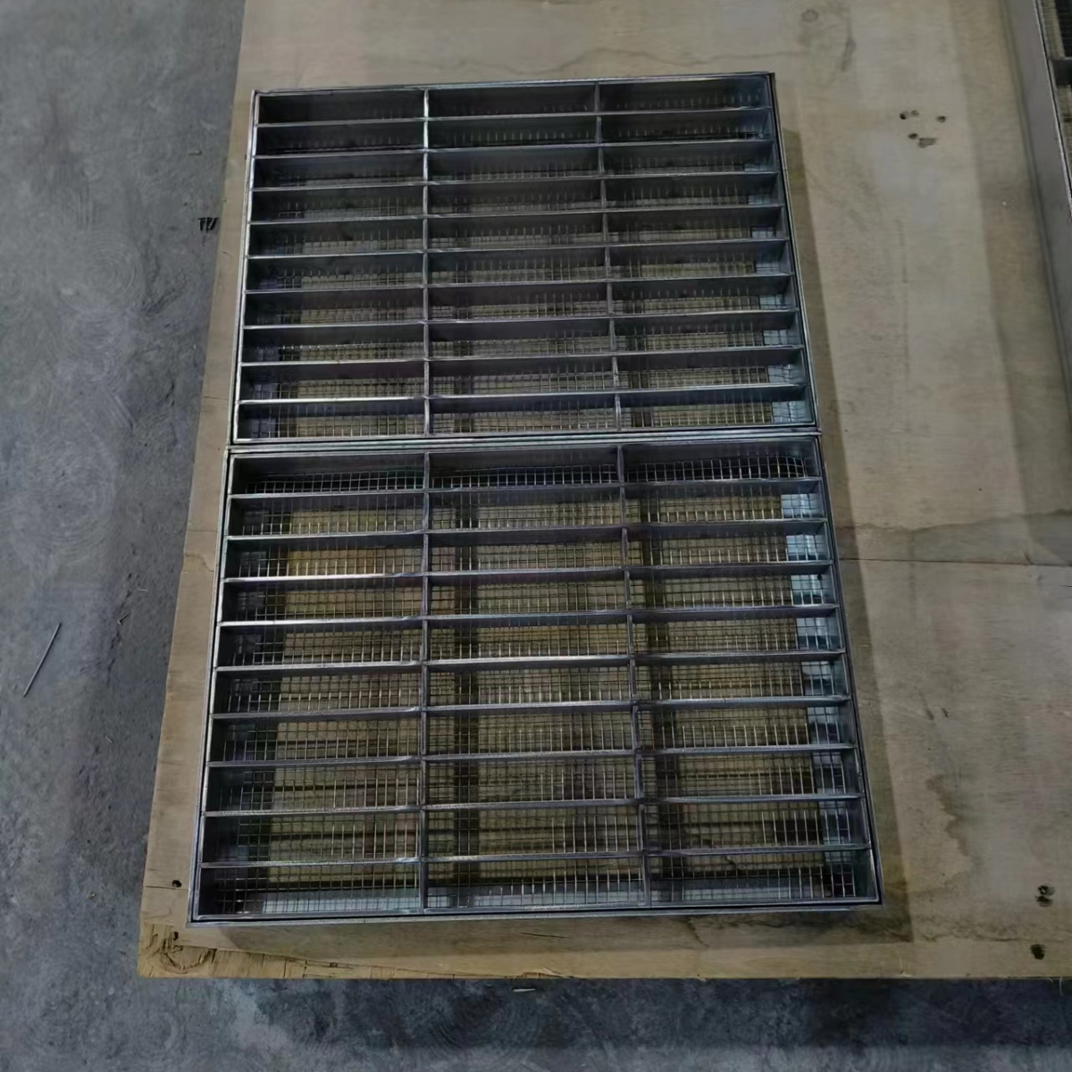 Hot-dip galvanized stair tread Stainless steel grille plate 304 stainless steel grille gutter cover