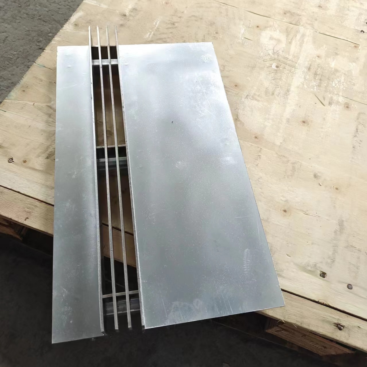 Stainless steel finished linear gutter cover Resin U-shaped trench cover