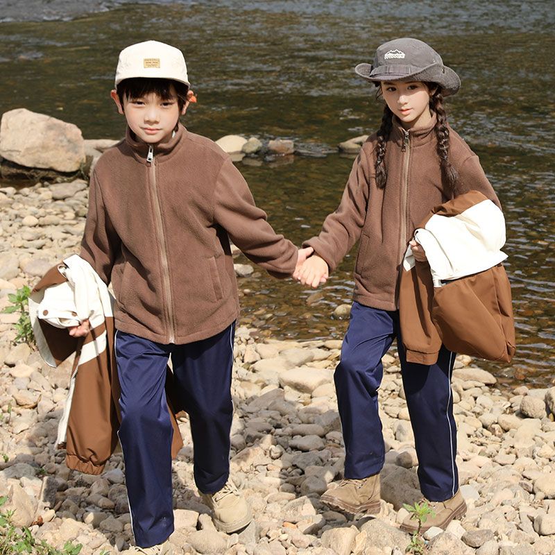 The uniform expenses of elementary school students include detachable internal three -piece set of children's class clothing six