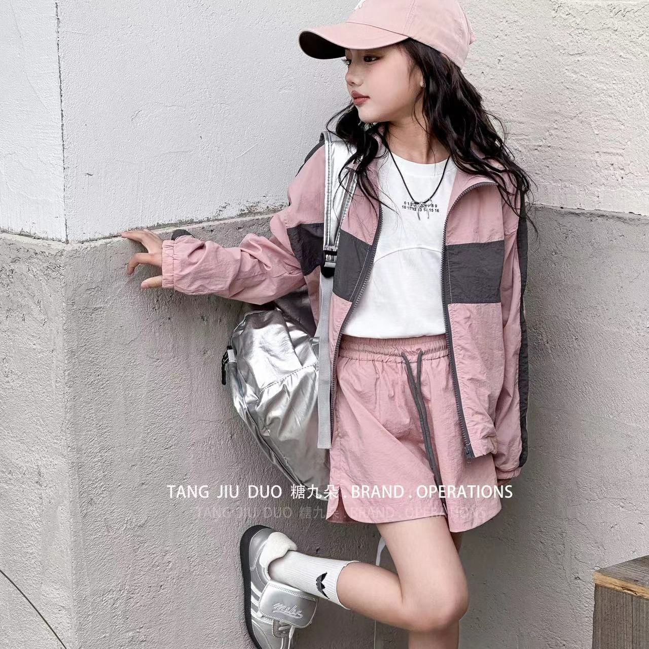 Girls' Two-Piece Sun-Protective Jacket and Skirt Set, Lightweight and Stylish, Grey and Pink Color Block Design