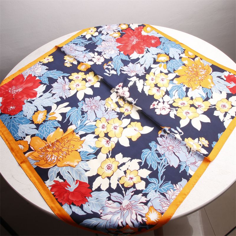 70 Silk scarf Autumn and winter new French vintage printed silk square