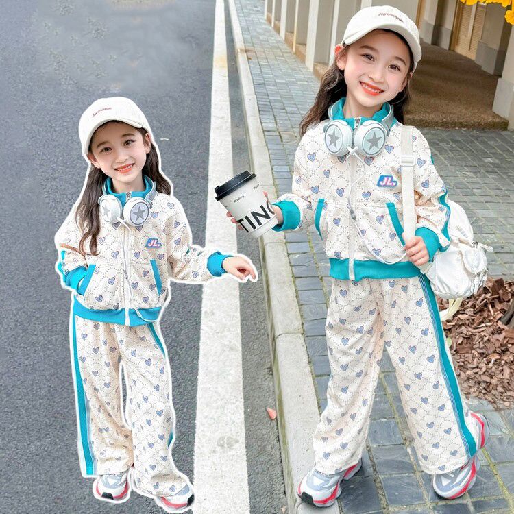 Girls' Heart Print Jacket and Pants Set - Comfortable and Stylish Kids' Tracksuit with Cap Perfect for Outdoor Activities