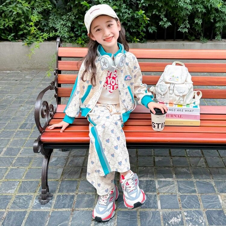 Girls' Heart Print Jacket and Pants Set - Comfortable and Stylish Kids' Tracksuit with Cap Perfect for Outdoor Activities