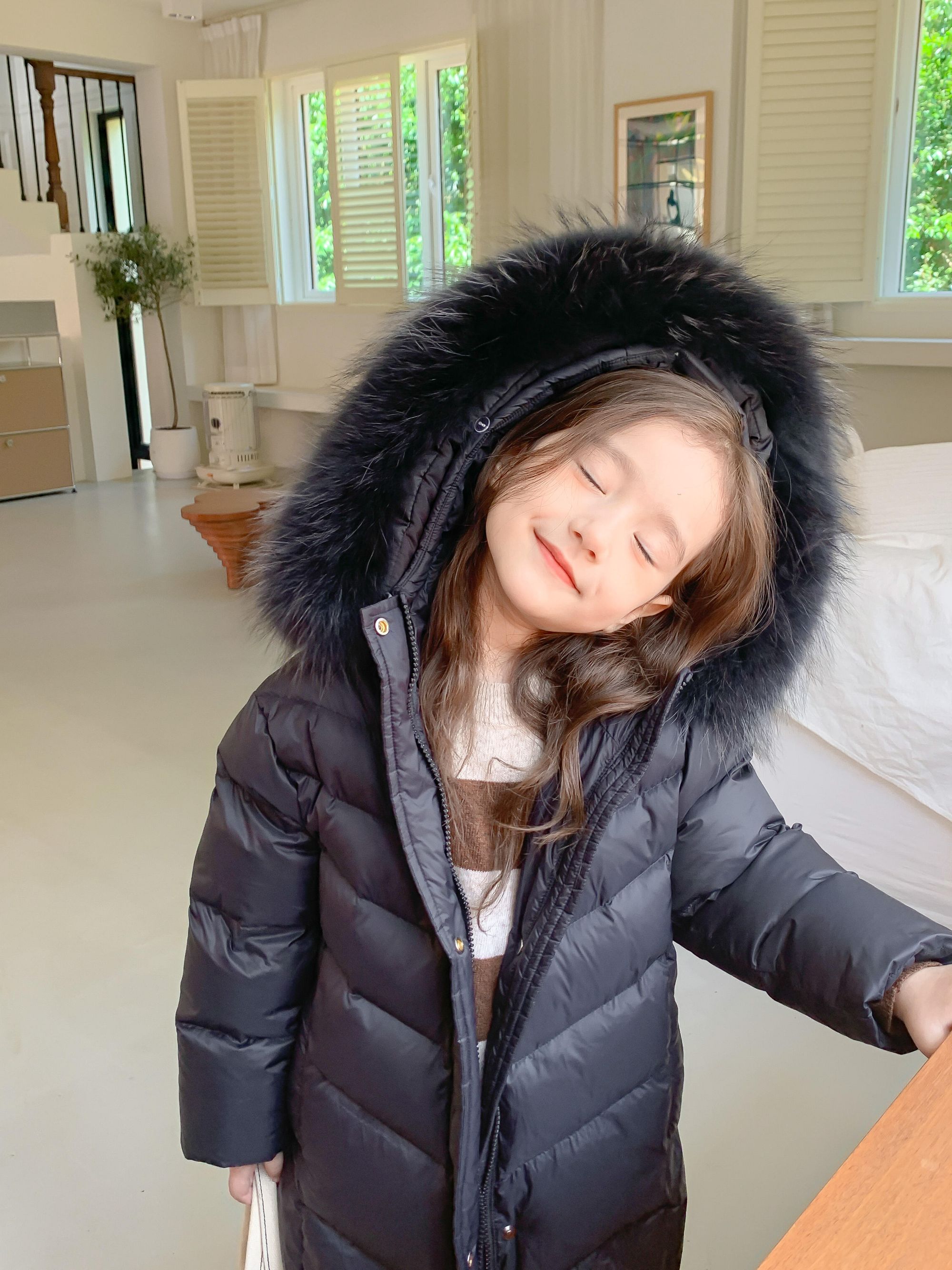 Black gold down jacket goose down children's clothing factory direct sales girl goose down jacket medium length with fur collar