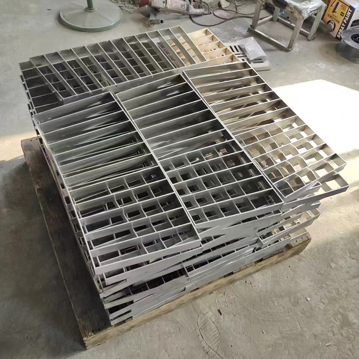 Hot-dip galvanized steel grid plate Gutter cover Platform step Stainless steel grille cover