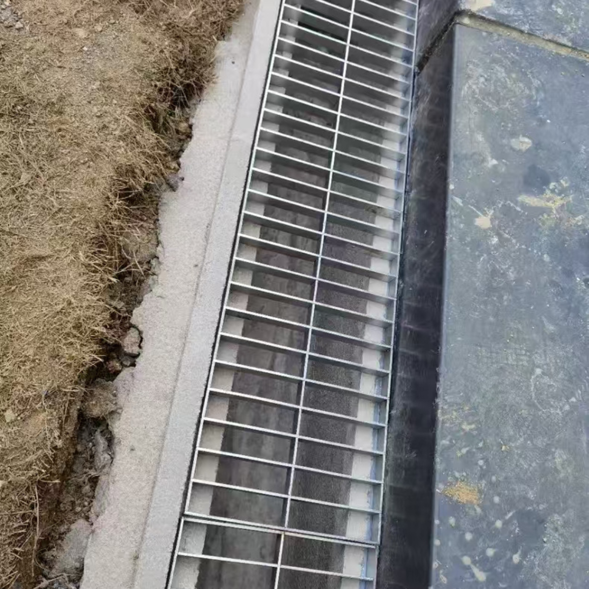 Hot-dip galvanized steel grid plate Gutter cover Platform step Stainless steel grille cover