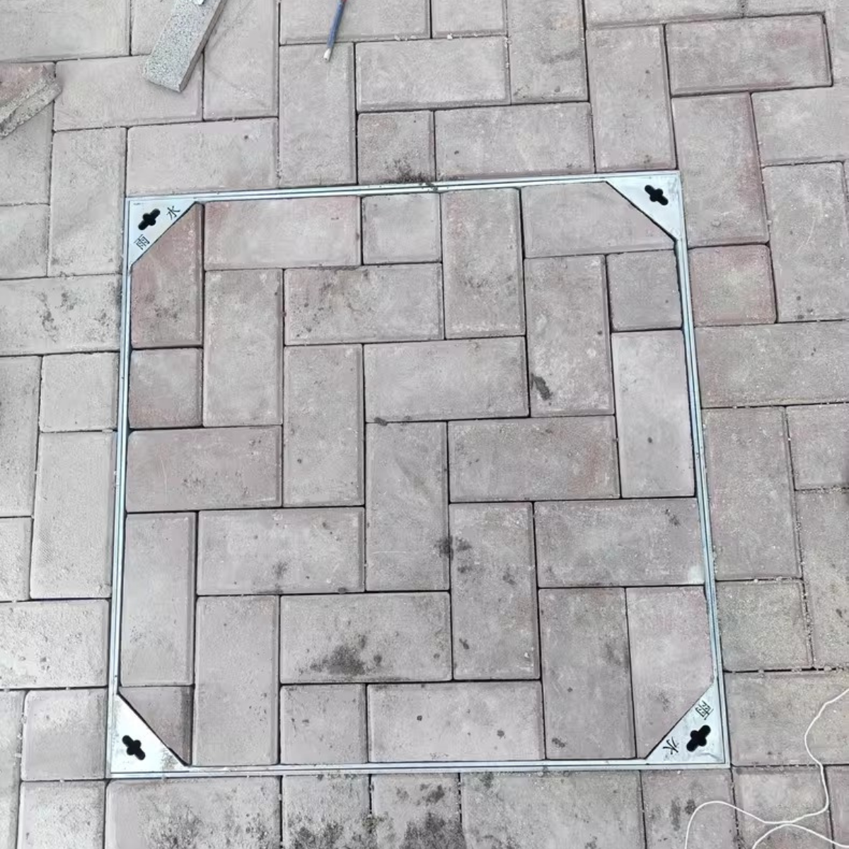 Stainless steel invisible manhole cover Square round decorative manhole cover Rain manhole cover