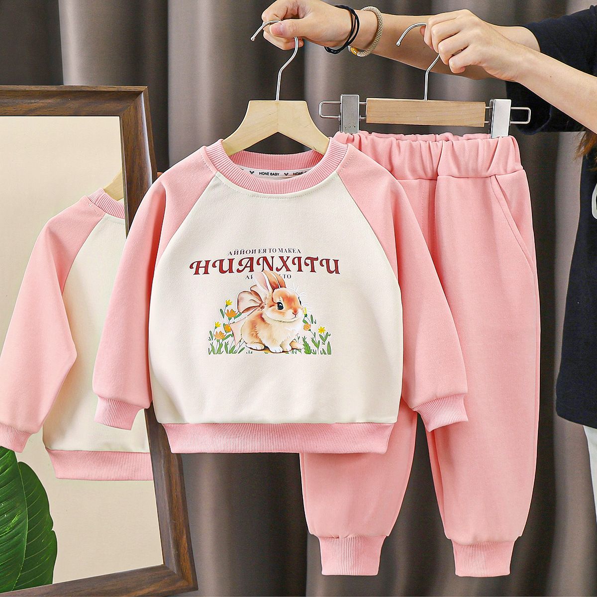 Unisex Spring/Autumn Fashion Casual Colorful Long-Sleeve and Pants Sweatshirt Set - Cute Cartoon Print Loose