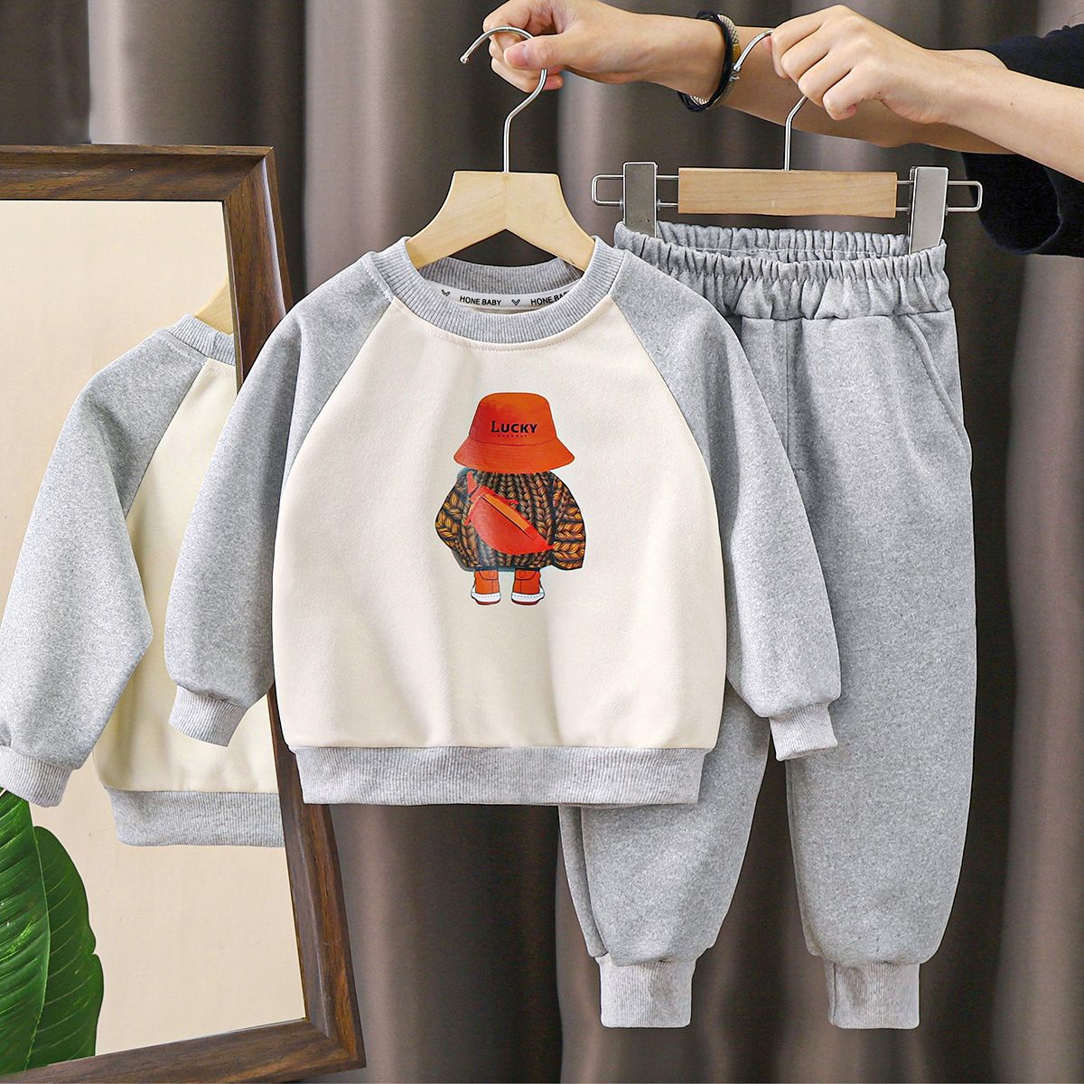 Unisex Spring/Autumn Fashion Casual Colorful Long-Sleeve and Pants Sweatshirt Set - Cute Cartoon Print Loose