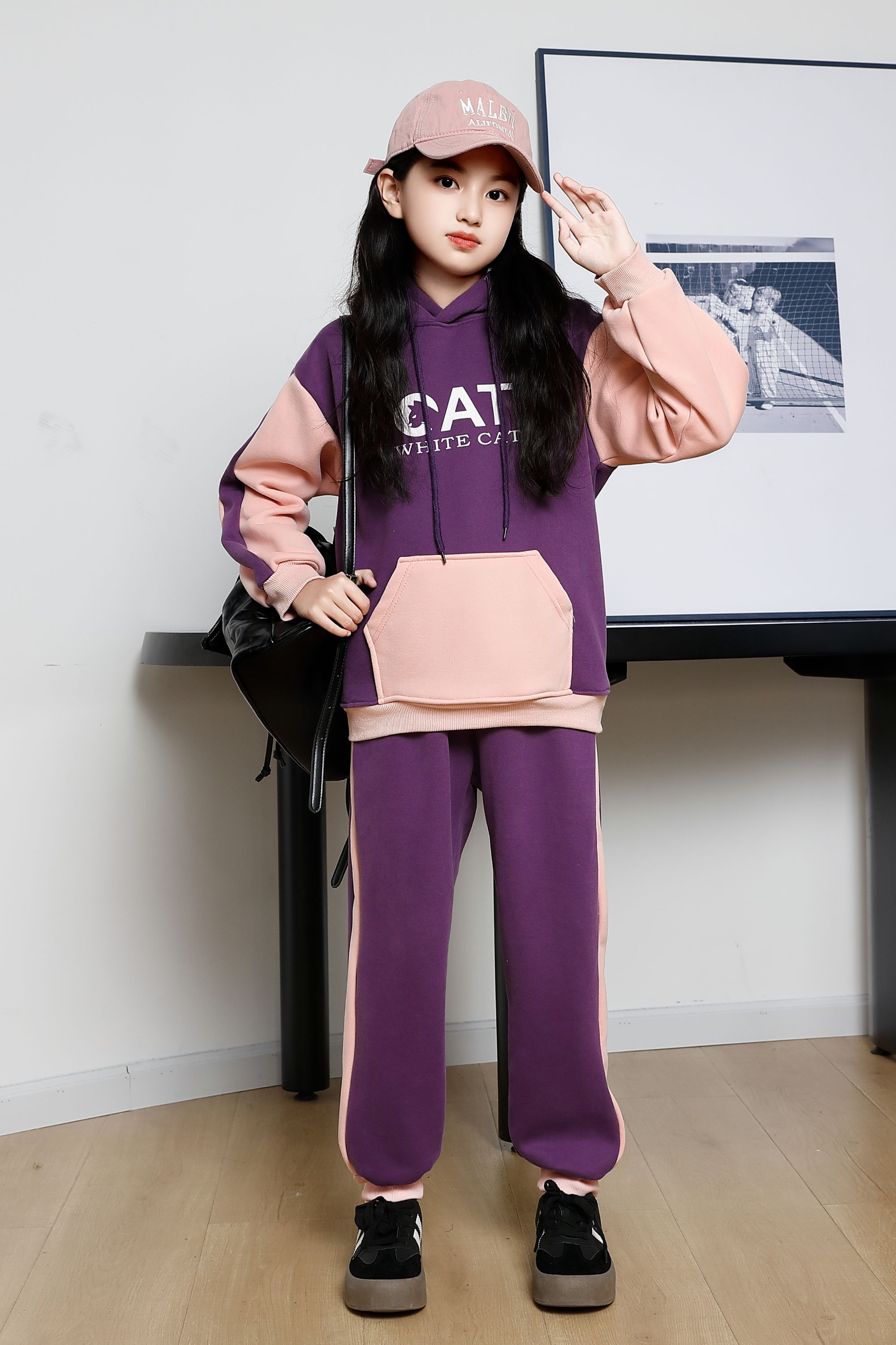 Comfortable and stylish long-sleeved pullover sweatshirt plush hoodie suit suitable for casual wear in autumn and winter 7